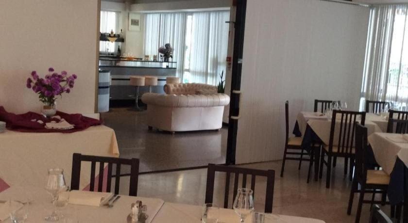 Hotel Riviera Nuova Gestione Католика Екстериор снимка