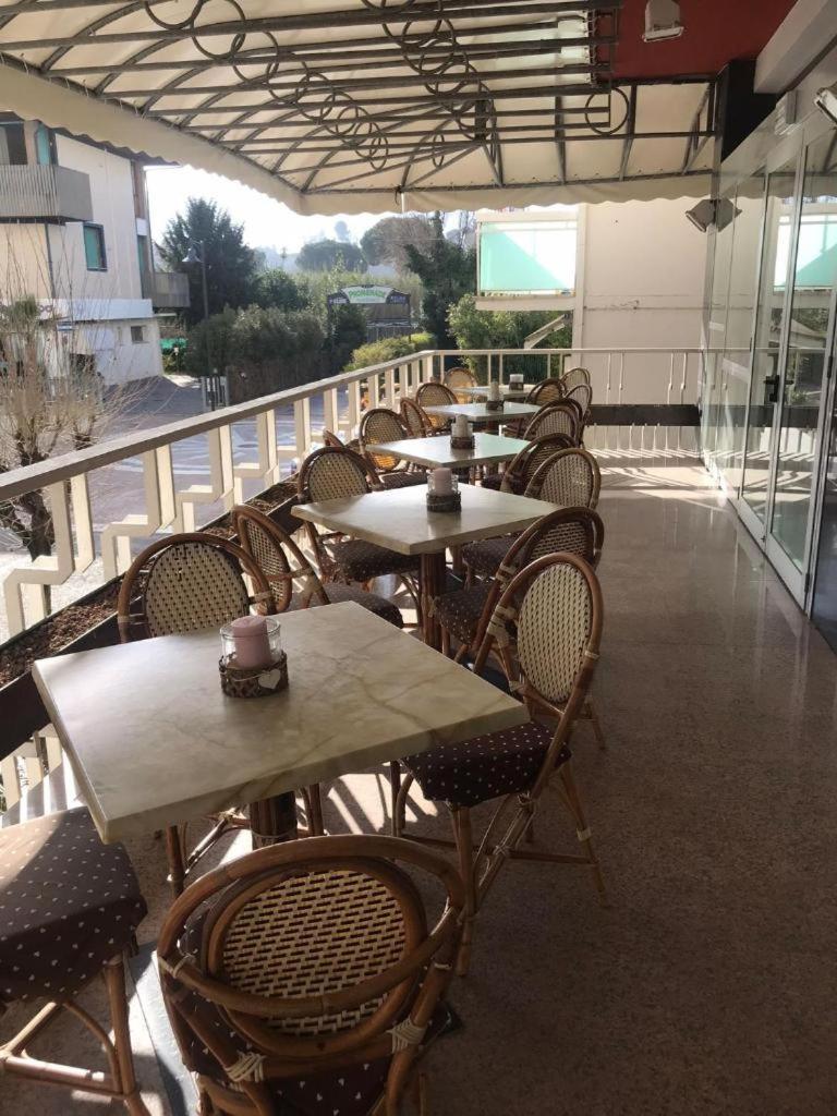 Hotel Riviera Nuova Gestione Католика Екстериор снимка