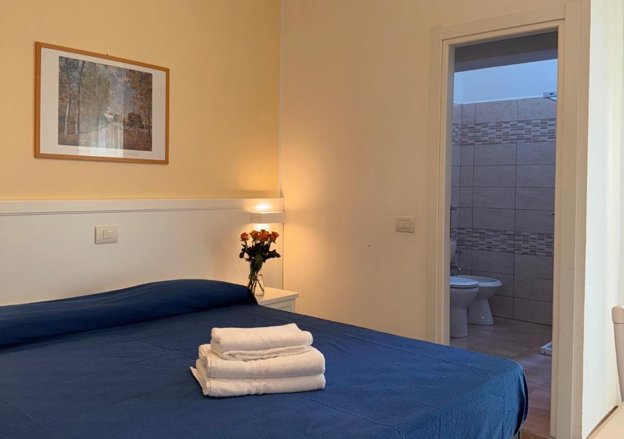 Hotel Riviera Nuova Gestione Католика Екстериор снимка