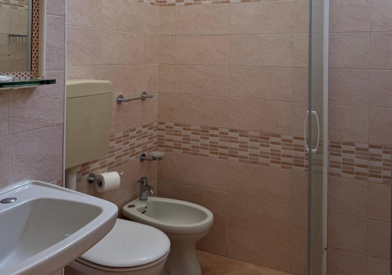Hotel Riviera Nuova Gestione Католика Екстериор снимка